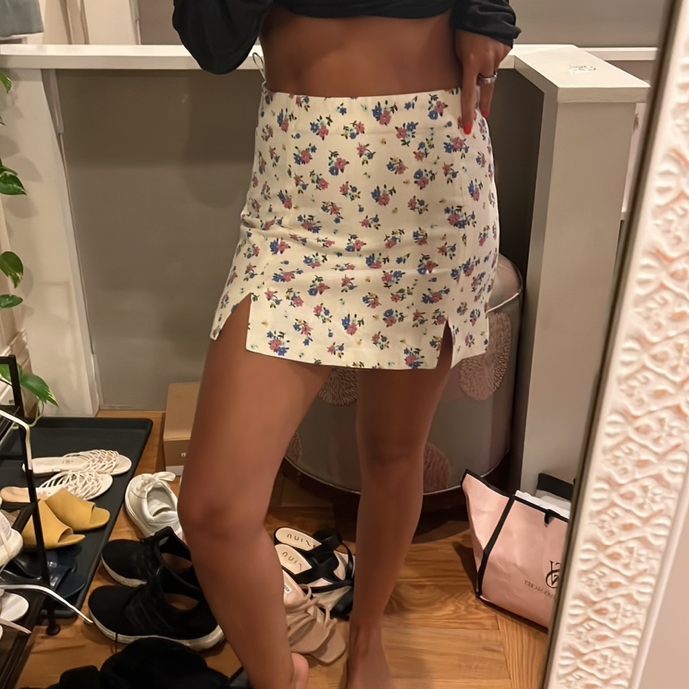Zara small mini skirt, unworn with tags